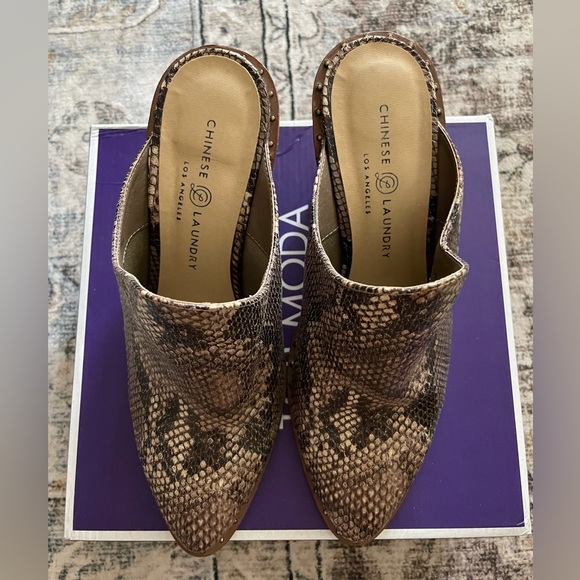 Chinese Laundry Springfield Mule - Picture 3 of 7